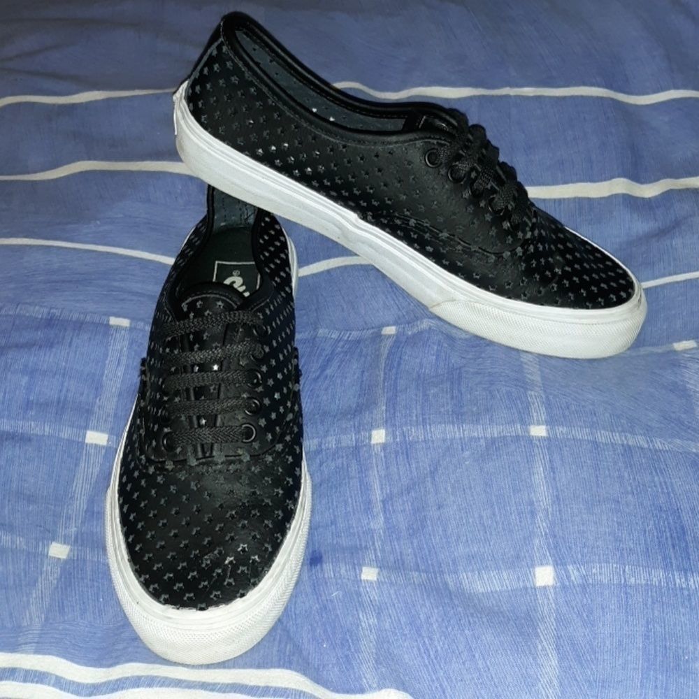 Vans Black Star Perf Lace Up Skate Shoes W7 M5.5 - Picture 1 of 8